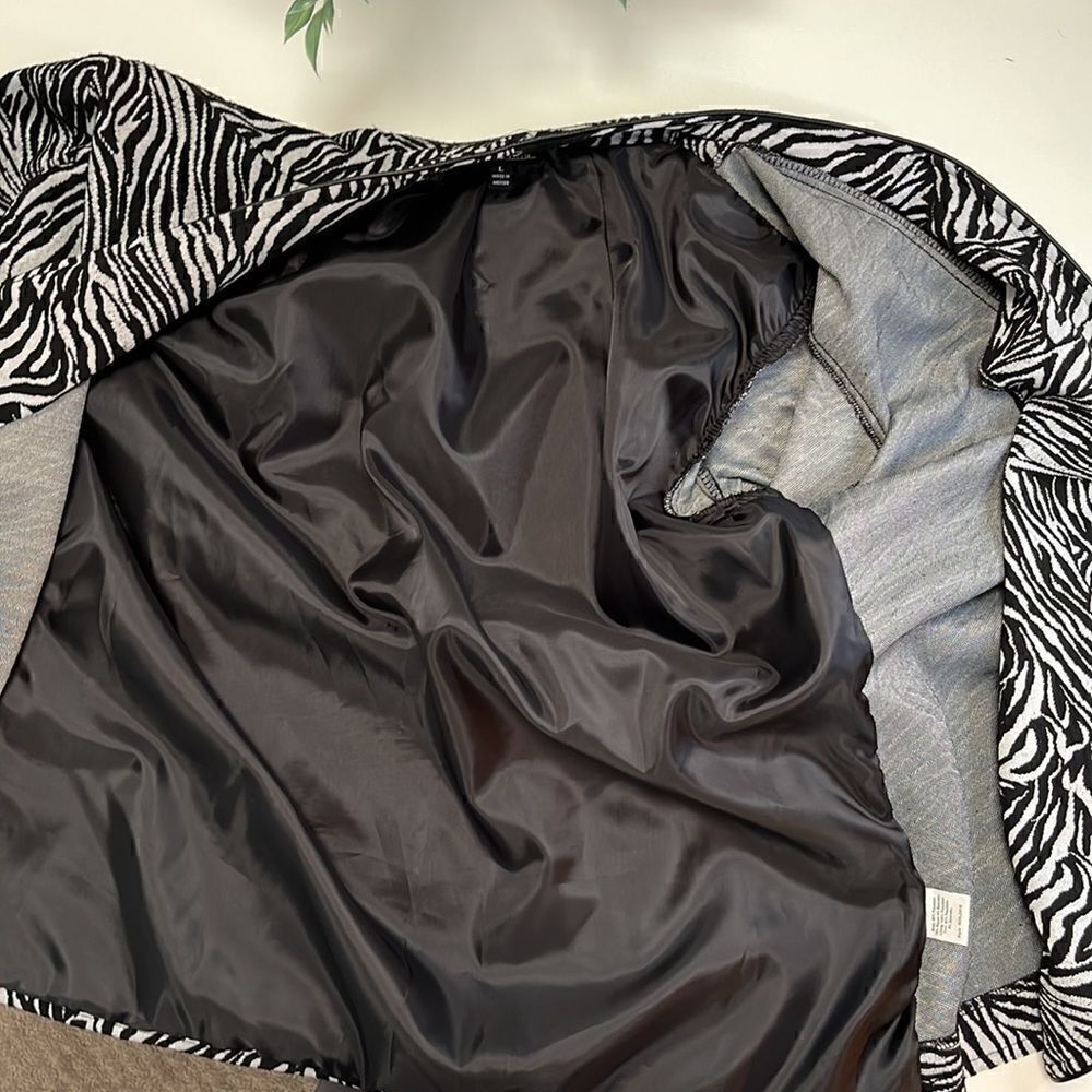 Notations Suit jacket. Animal Print. Zebra print. Size Large. - Picture 5 of 7